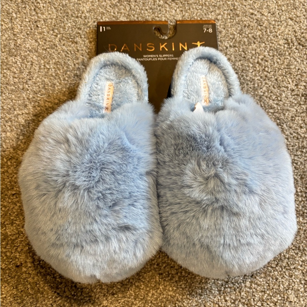 NWT Danskin Light Blue Fluffy Slippers. Women’s size 7/8